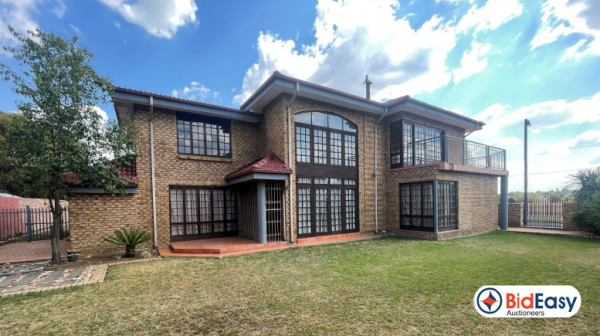 LARGE 4 BED FAMILY HOME - BRONKHORSTSPRUIT