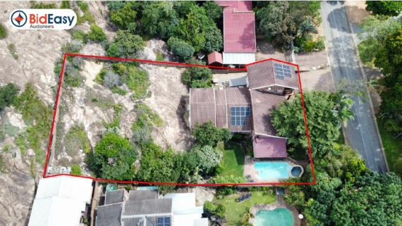 LARGE 4 BED FAMILY HOME WITH 2 FLATS - SONHEUWEL, NELSPRUIT